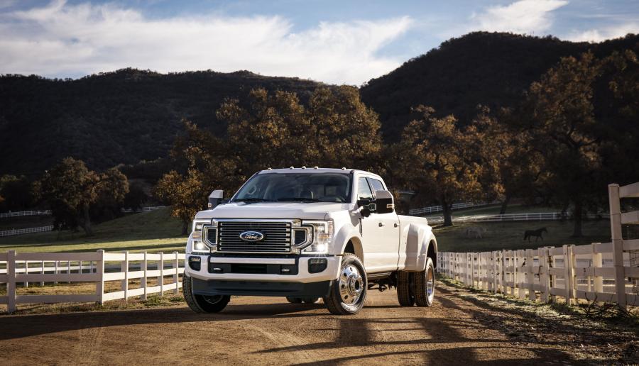  Ford F-450 Super Duty Limited Crew Cab 2019 года  (фото 1 из 17)